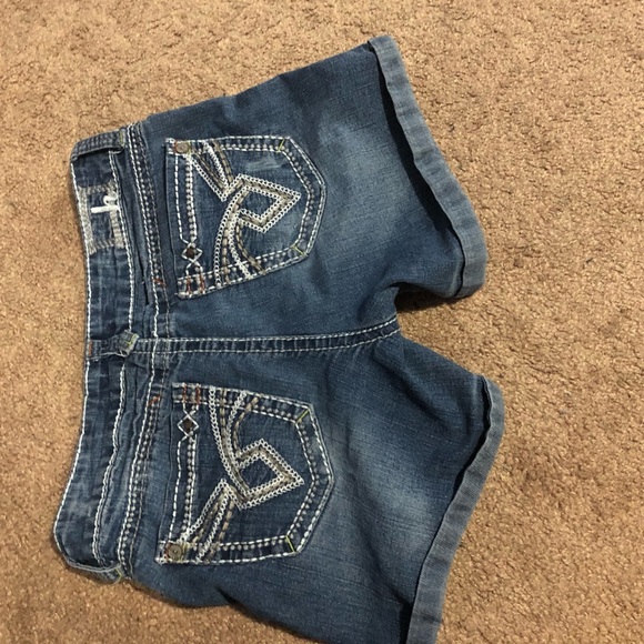 Shorts - Picture 3 of 3